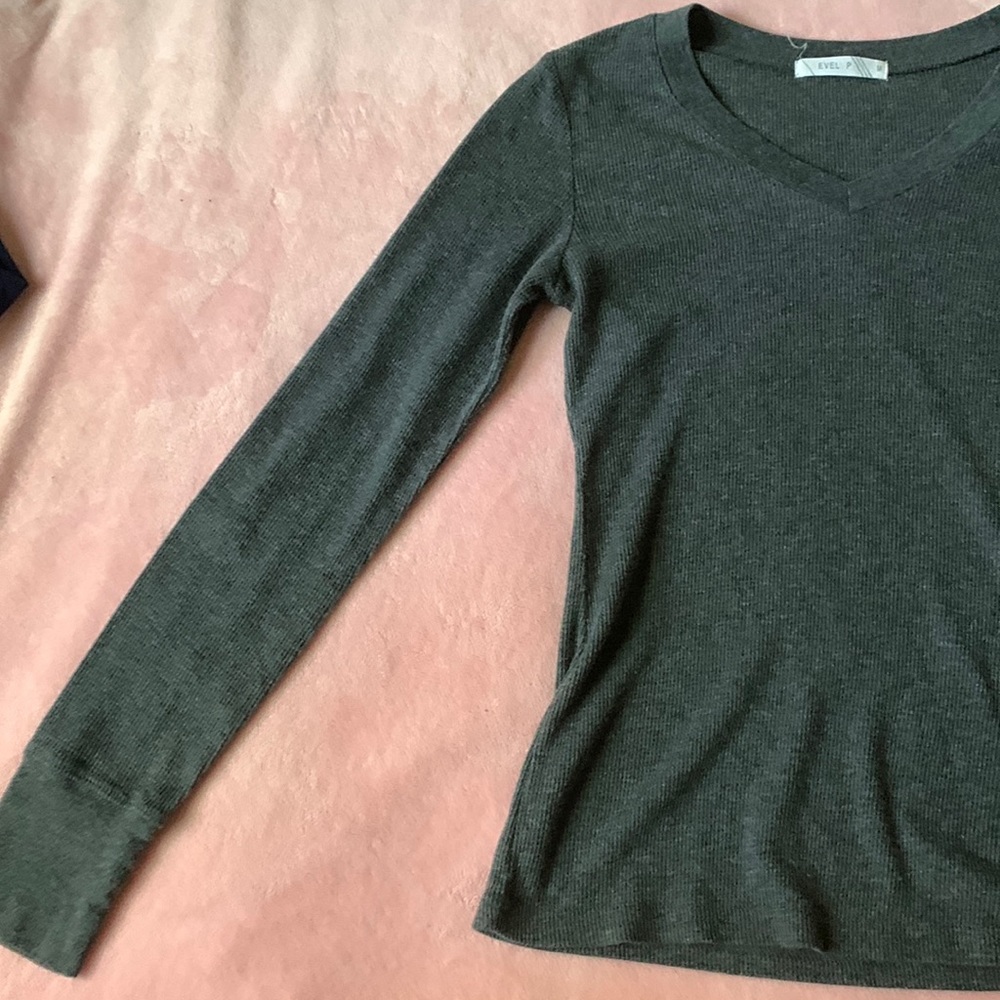 Dark grey long sleeve tee